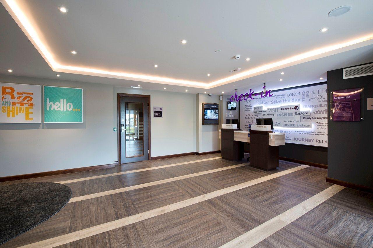 Premier Inn Abergavenny Buitenkant foto